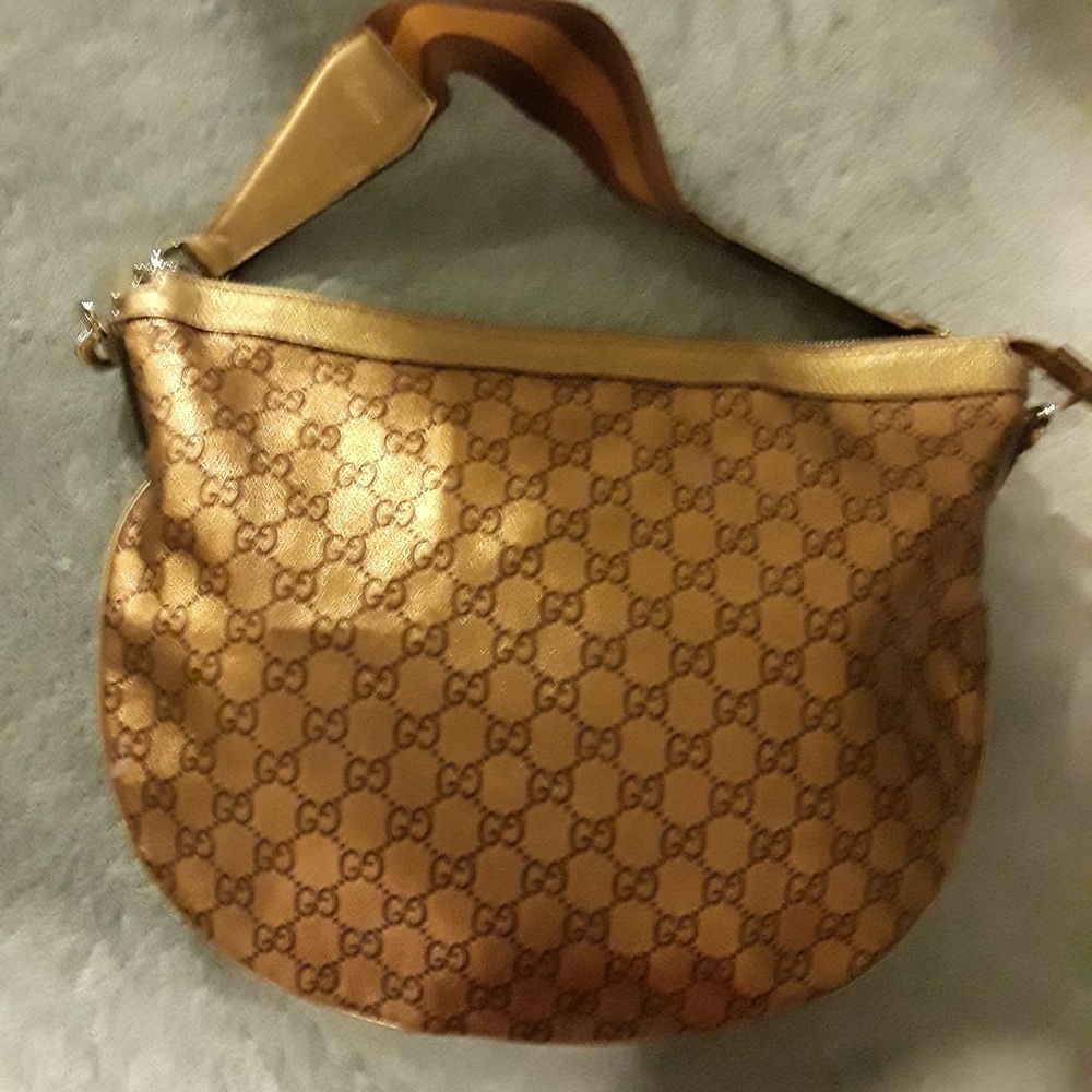 Gold Gucci Logo Purse like new